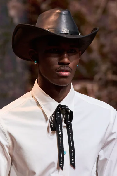Look 12
